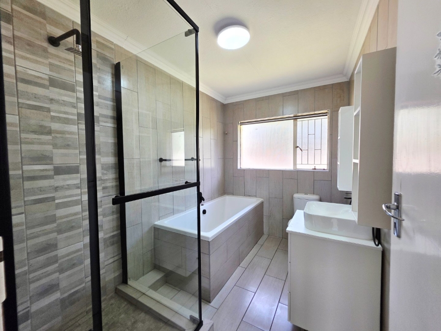 5 Bedroom Property for Sale in Pellissier Free State